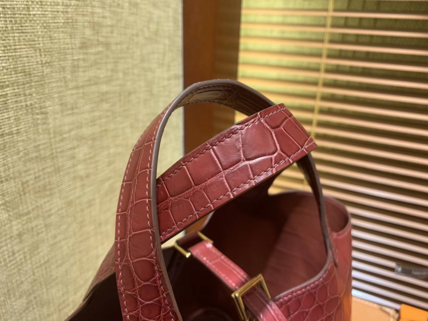 Hermès（爱马仕）Picotin 菜篮子 鳄鱼皮 石榴红 全手工缝制 18cm