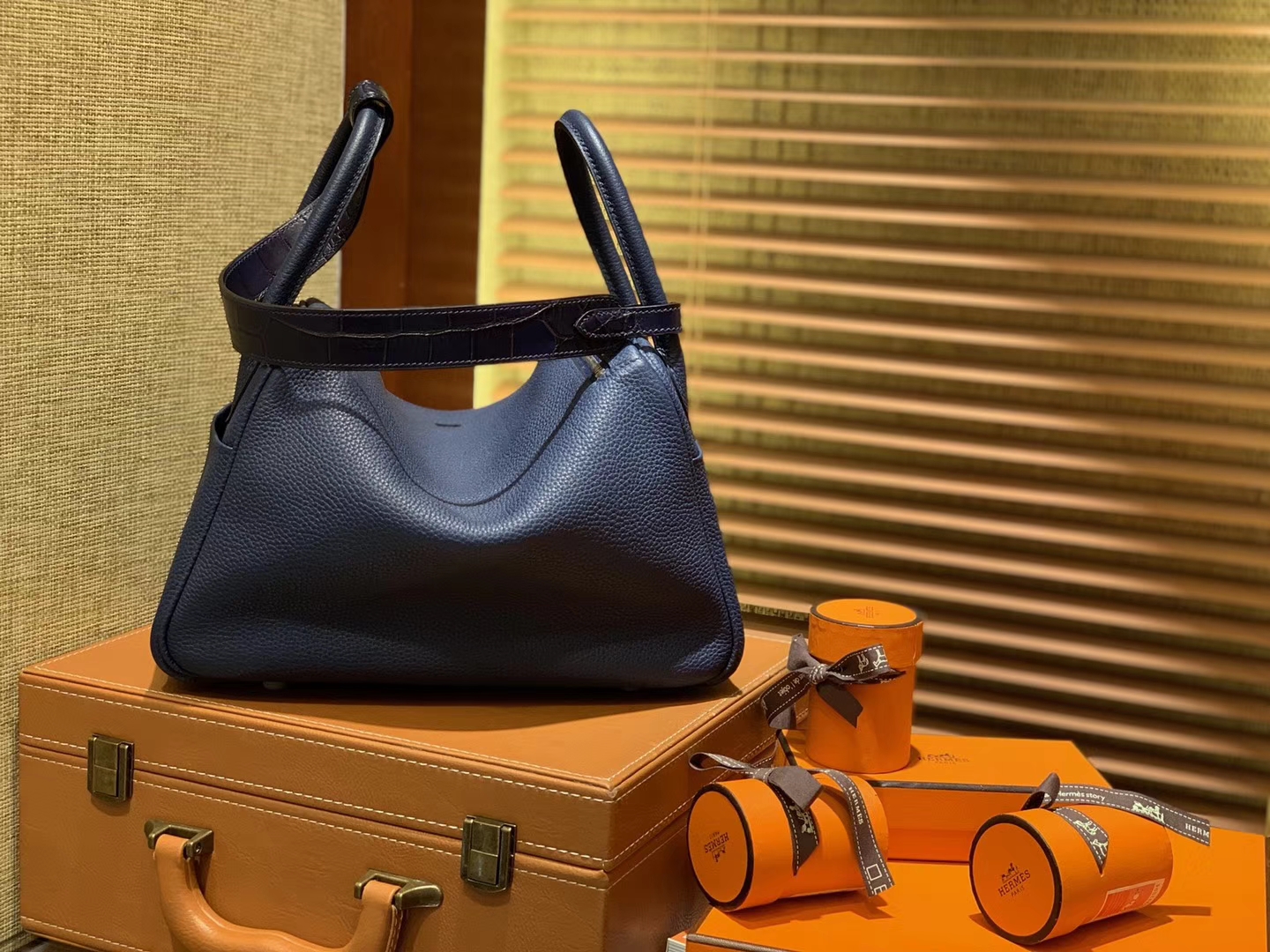 Hermès（爱马仕）Lindy琳迪包 午夜蓝 小牛皮拼鳄鱼皮 进口原料 全手工缝制 银扣 26cm