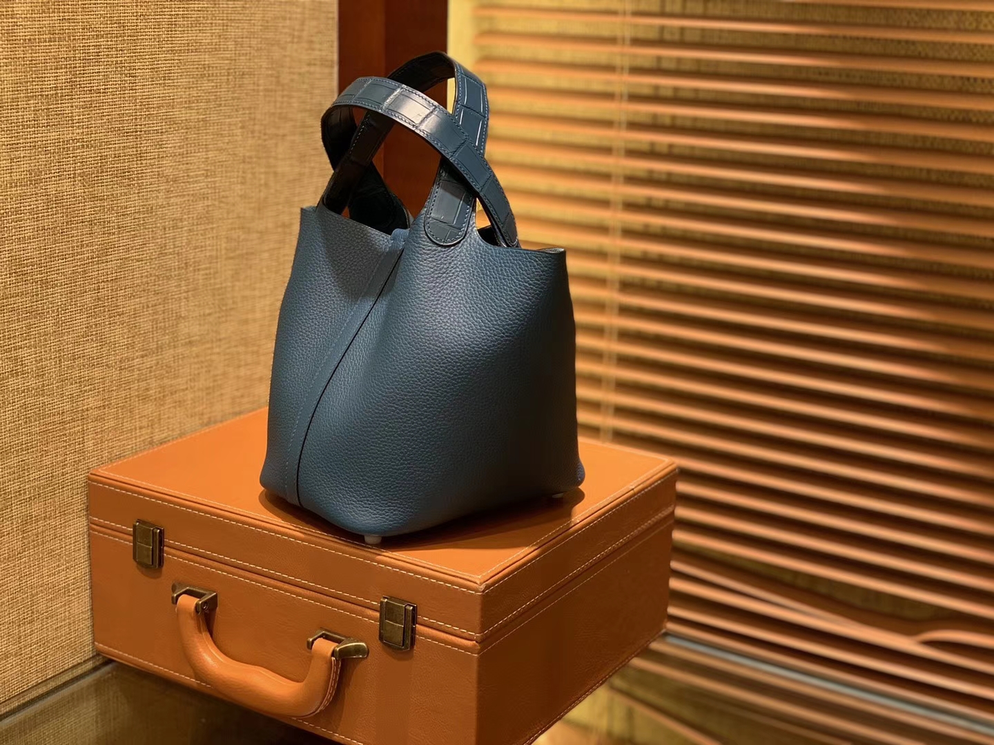 Hermès（爱马仕）Piction菜篮包 靛蓝色 Togo牛皮 拼鳄鱼 进口原料 全手工缝制 金扣 18cm