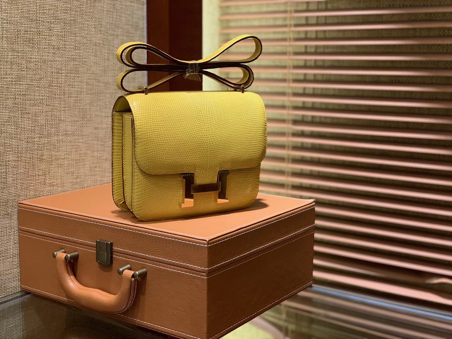Hermès（爱马仕）Constance空姐包 新颜色 那不勒斯黄 蜥蜴皮 顶级全手工缝制 18cm