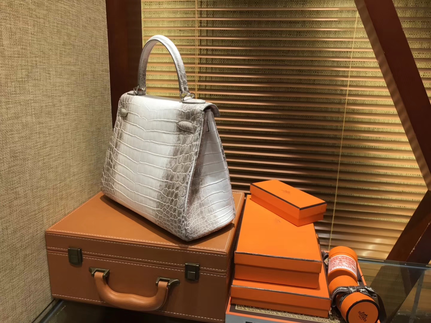 Hermès（爱马仕）Kelly 凯莉包 新款 喜马拉雅 雾面鳄鱼皮 顶级全手工缝制 银扣 28cm
