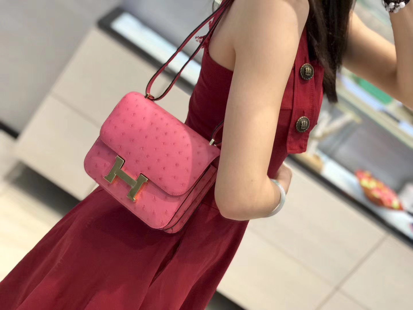 Hermès（爱马仕）Constance空姐包 樱花粉 南非进口鸵鸟皮 全手工缝制 18cm