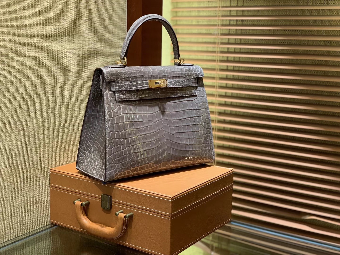 Hermès（爱马仕）Kelly 28cm 大象灰 一级尼罗鳄鱼皮 顶级手缝工艺 金扣