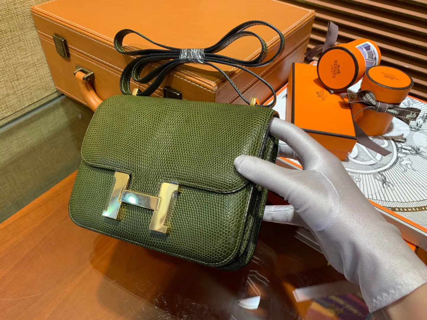 Hermès（爱马仕）Constance空姐包 橄榄绿 蜥蜴皮 顶级全手工缝制 金扣 18cm