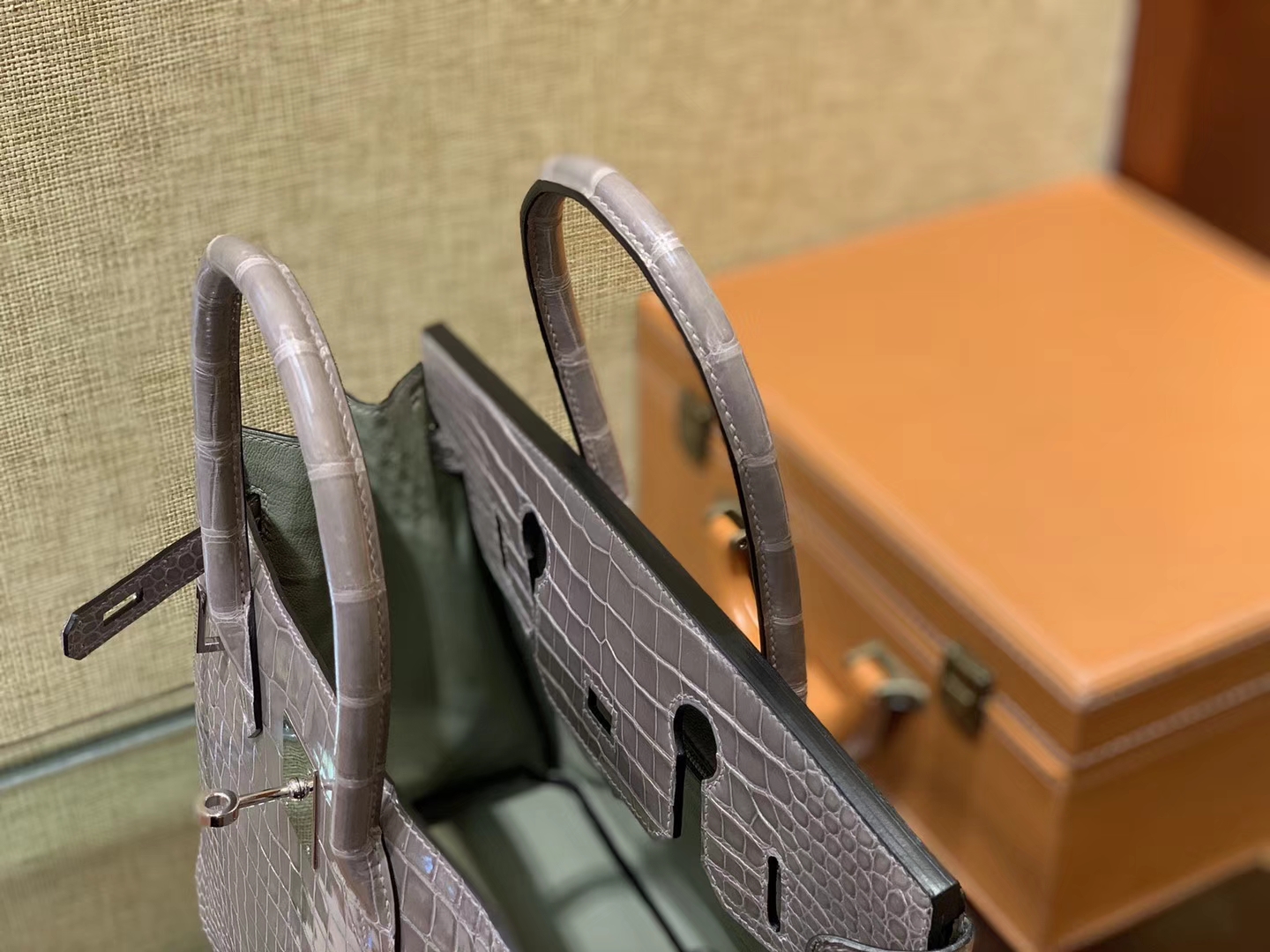 Hermès（爱马仕）Birkin铂金包 斑鸠灰 湾鳄 一级皮 倒V 进口原料 顶级手缝工艺 30cm