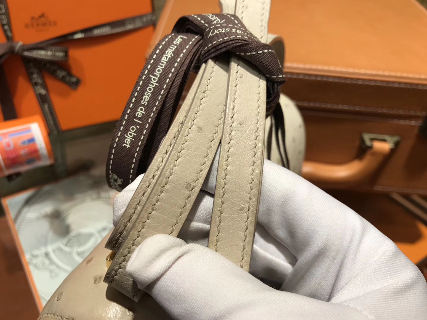 Hermès（爱马仕）Constance 18cm 羊毛白 南非进口鸵鸟 KK级别 顶级全手工 金扣