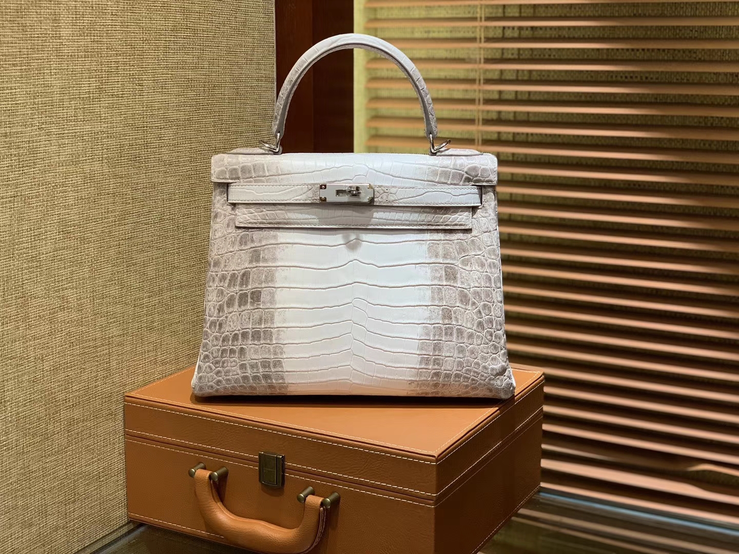 Hermès（爱马仕）Kelly 28cm 喜玛拉雅 包中皇后 顶级手缝工艺 银扣