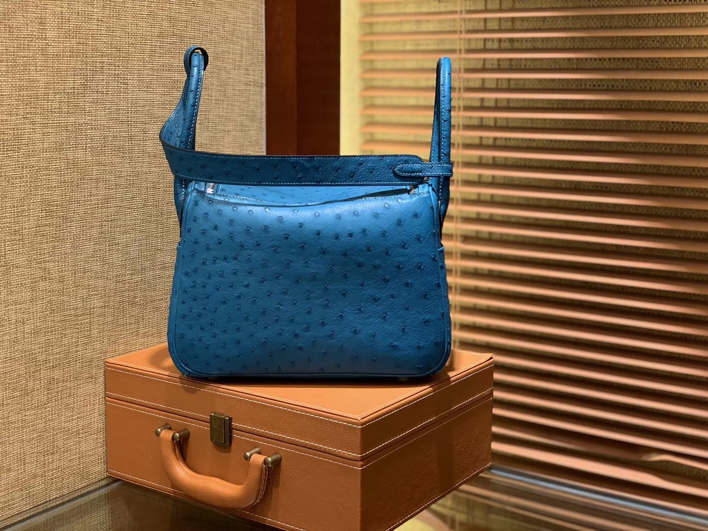 Hermès（爱马仕）Lindy 26cm 湖水蓝 南非进口鸵鸟皮 顶级工艺