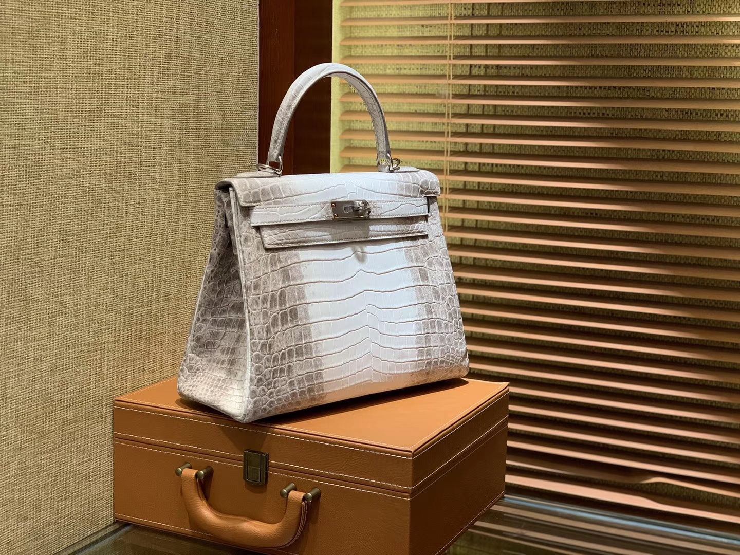 Hermès（爱马仕）Kelly 28cm 喜玛拉雅 包中皇后 顶级手缝工艺 银扣