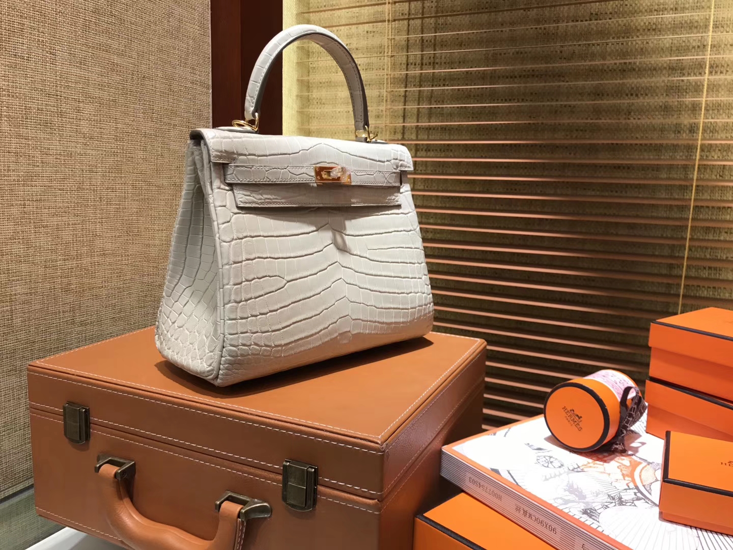 Hermès（爱马仕）Kelly 凯莉包 羊毛白 尼罗雾面 一级鳄鱼皮 顶级全手工缝制 金扣 25cm