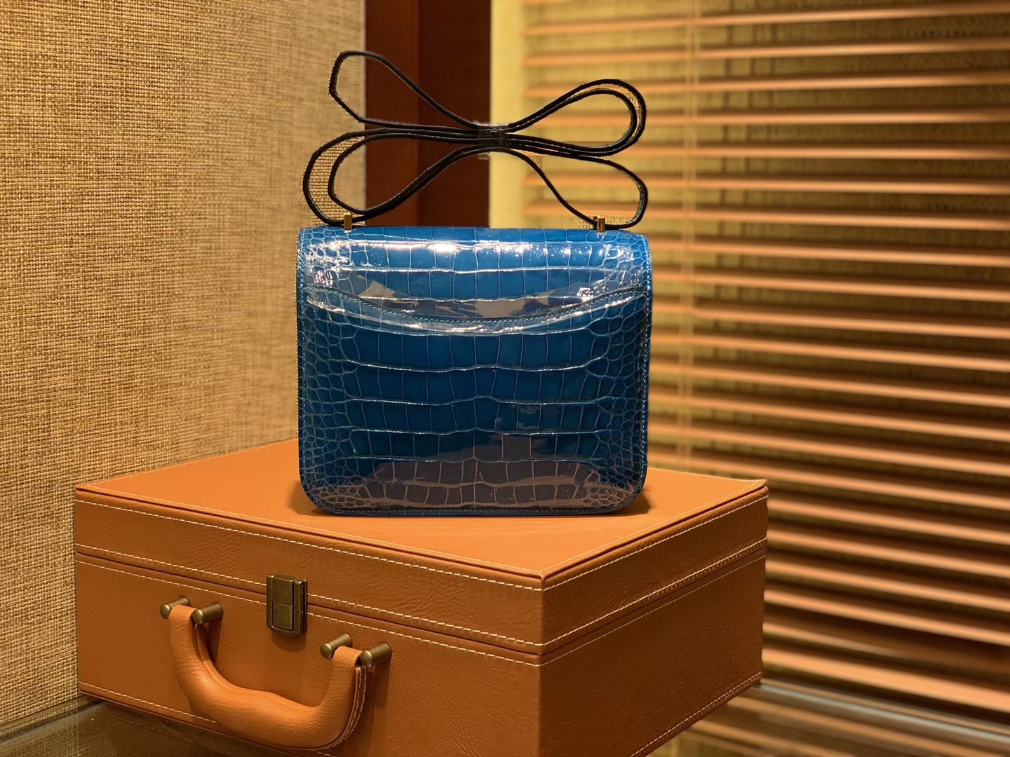 Hermès（爱马仕）Constance 18cm 伊滋密尔蓝 一级美洲鳄鱼皮 顶级手缝工艺 金扣