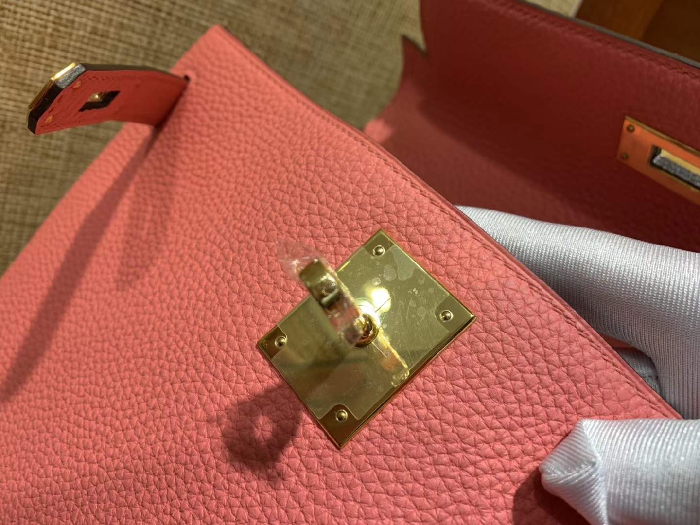 Hermès（爱马仕）Kelly凯莉包 togo小牛皮 唇膏粉 进口原料 原版蜜蜡线 金扣 28cm