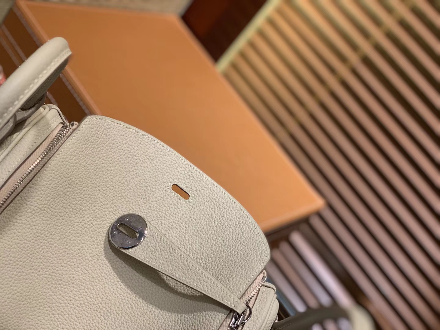 Hermès（爱马仕）Lindy 26cm 奶昔白 鳄鱼皮拼togo牛皮 顶级手工缝制 银扣