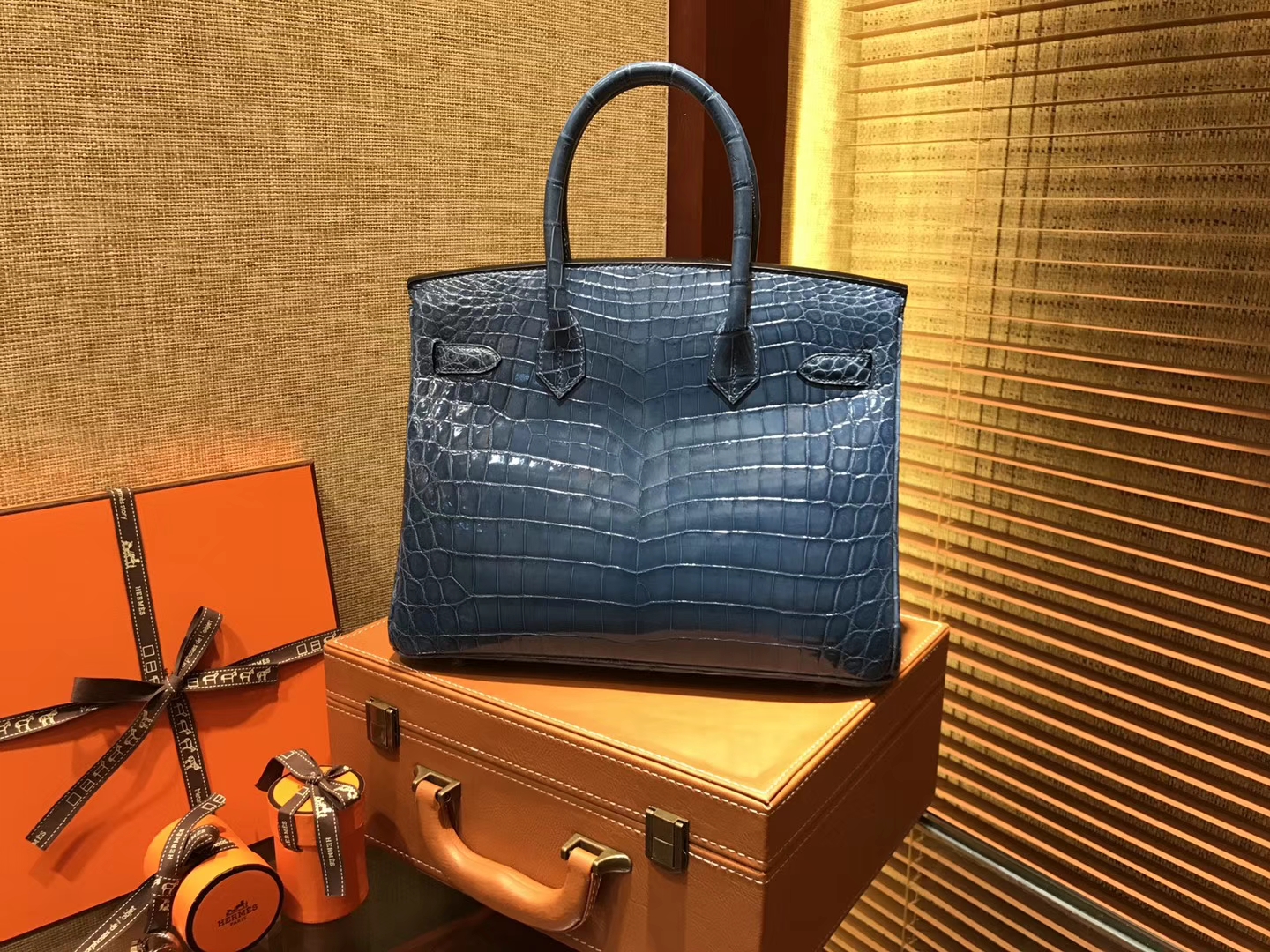 Hermès（爱马仕）Birkin铂金包 玛瑙蓝 一级皮 尼罗鳄鱼 进口原料 顶级手缝工艺 金扣 30cm