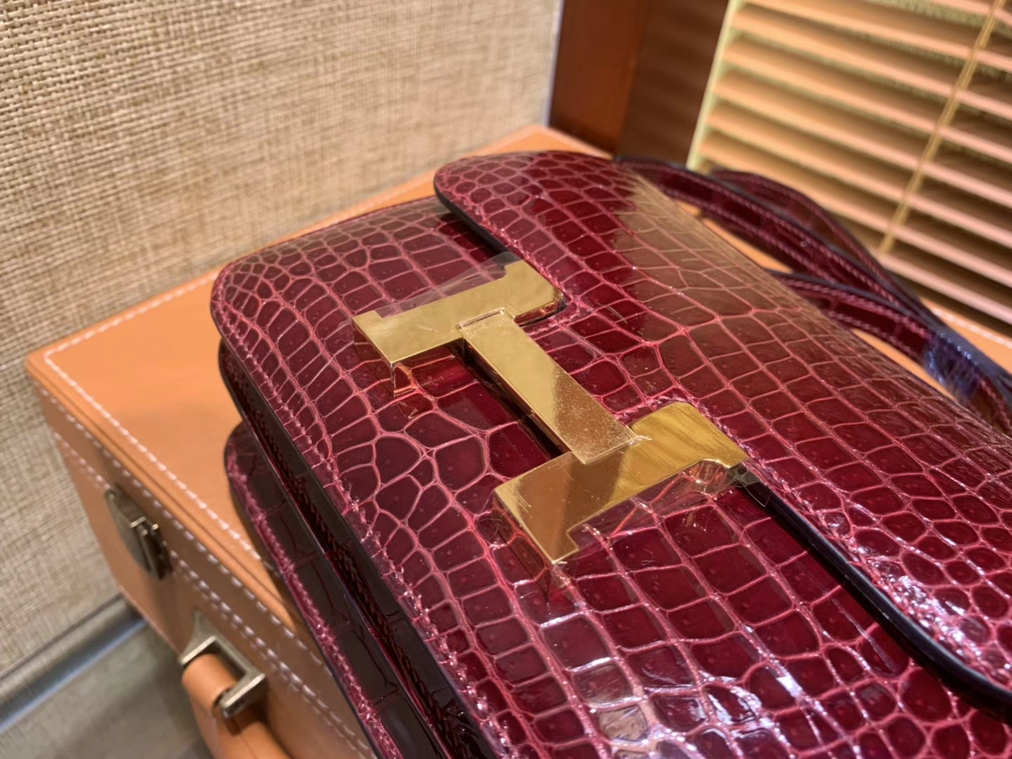 Hermès（爱马仕）Constance空姐包 波尔多酒红 一级 湾鳄 鳄鱼皮 极品珍稀款 金扣 18cm