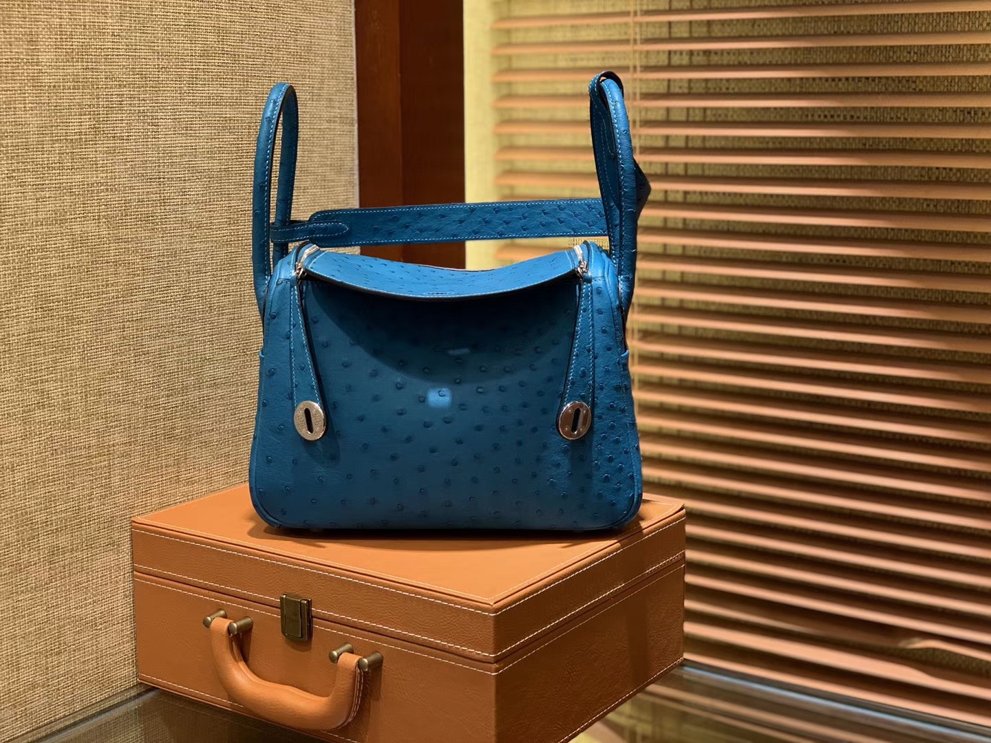 Hermès（爱马仕）Lindy 26cm 湖水蓝 南非进口鸵鸟皮 顶级工艺