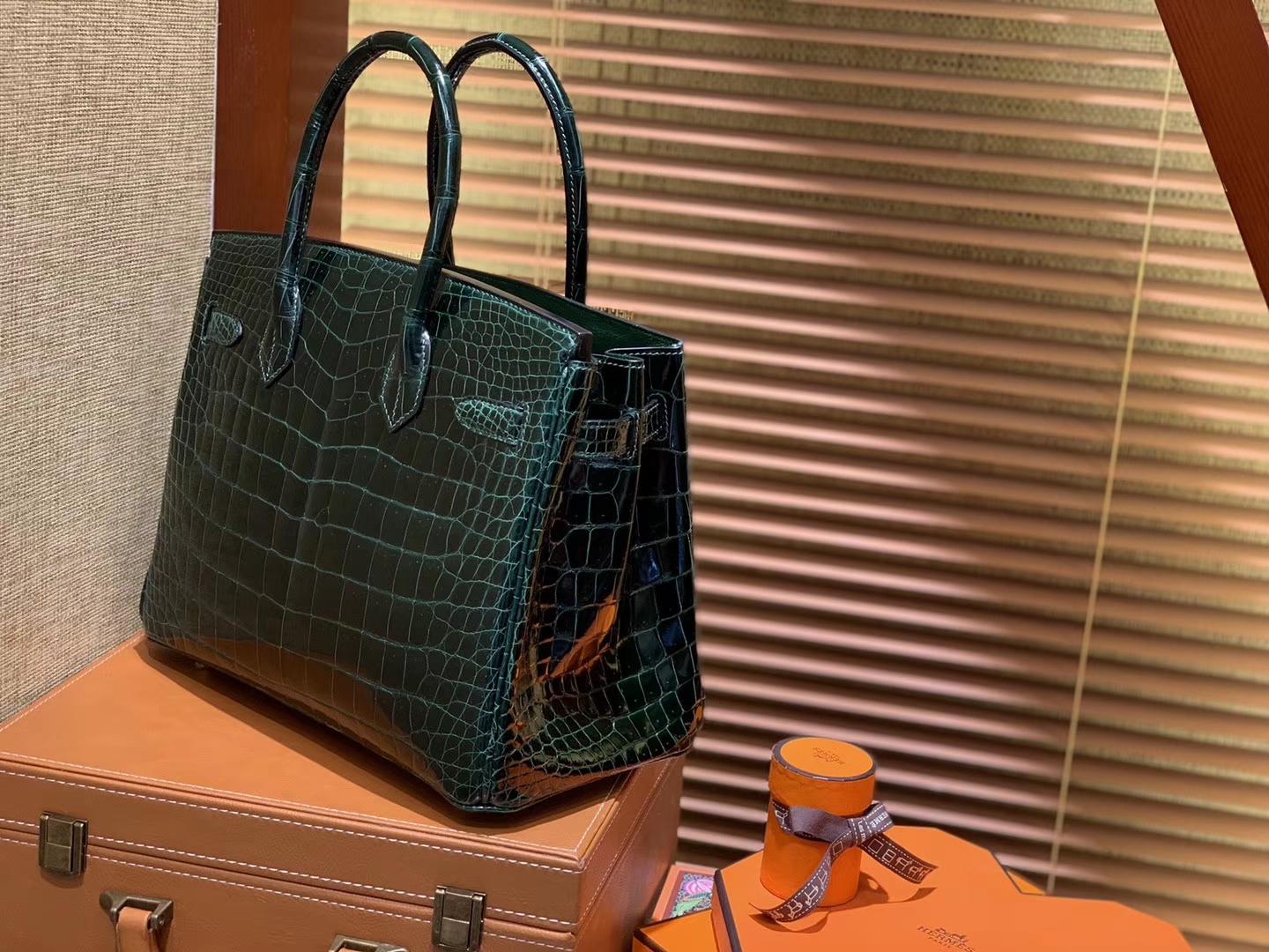Hermès（爱马仕）Birkin铂金包 祖母绿 湾鳄 一级皮 倒V 进口原料 顶级手缝工艺 30cm