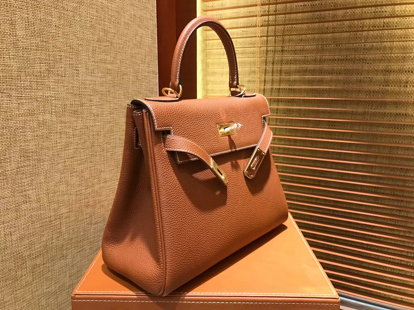 Hermès（爱马仕）Kelly凯莉包 togo小牛皮 金棕色 进口原料 原版蜜蜡线 金扣 28cm