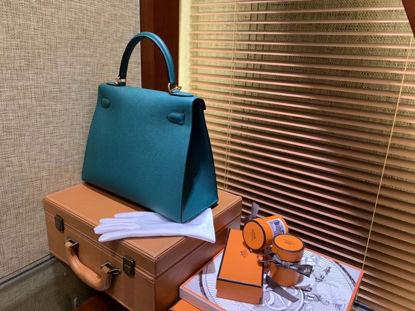 Hermès（爱马仕）Kelly凯莉包 掌纹小牛皮 牛仔蓝 进口原料 原版蜜蜡线 顶级工艺 金扣 28cm