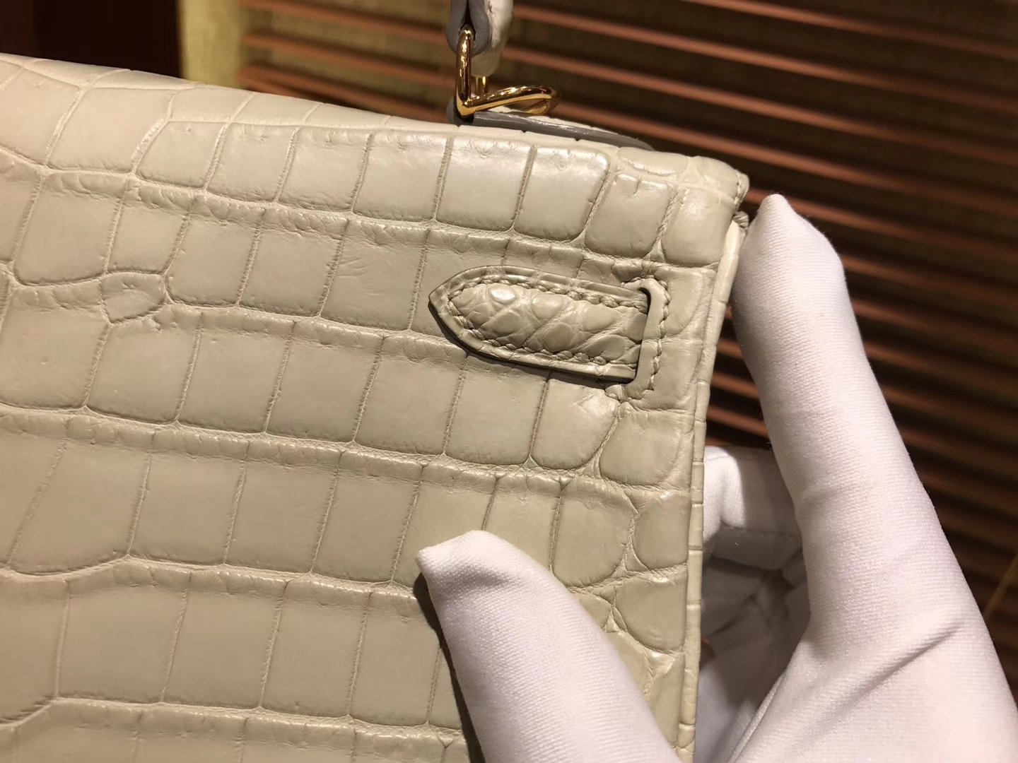 Hermès（爱马仕）Kelly 凯莉包 羊毛白 尼罗雾面 一级鳄鱼皮 顶级全手工缝制 金扣 25cm