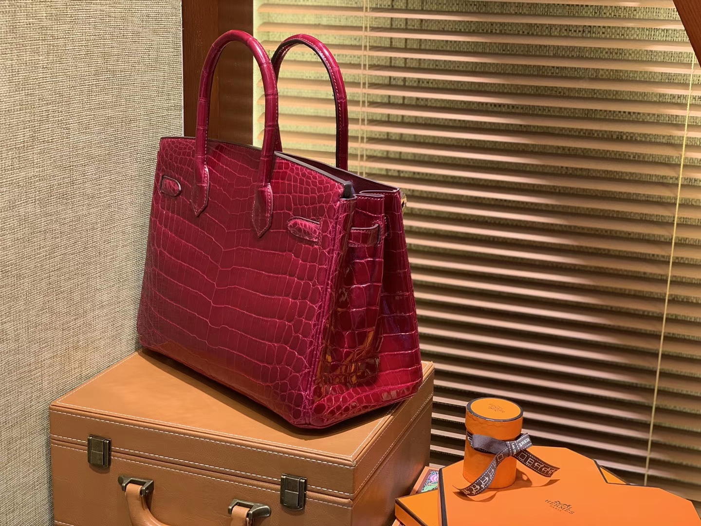 Hermès（爱马仕）Birkin铂金包 石榴红 一级皮 尼罗鳄鱼 进口原料 顶级手缝工艺 30cm
