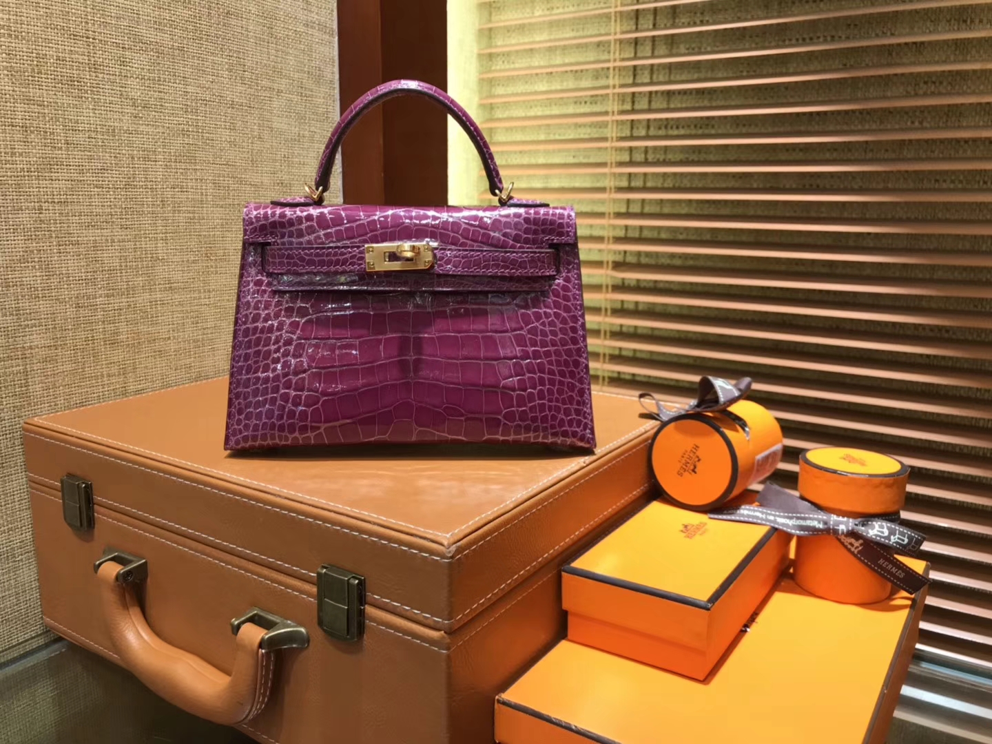 Hermès（爱马仕）MiniKelly 迷你凯莉 紫红色 一级美洲鳄鱼皮 顶级手缝蜡线 金扣 19cm 2代
