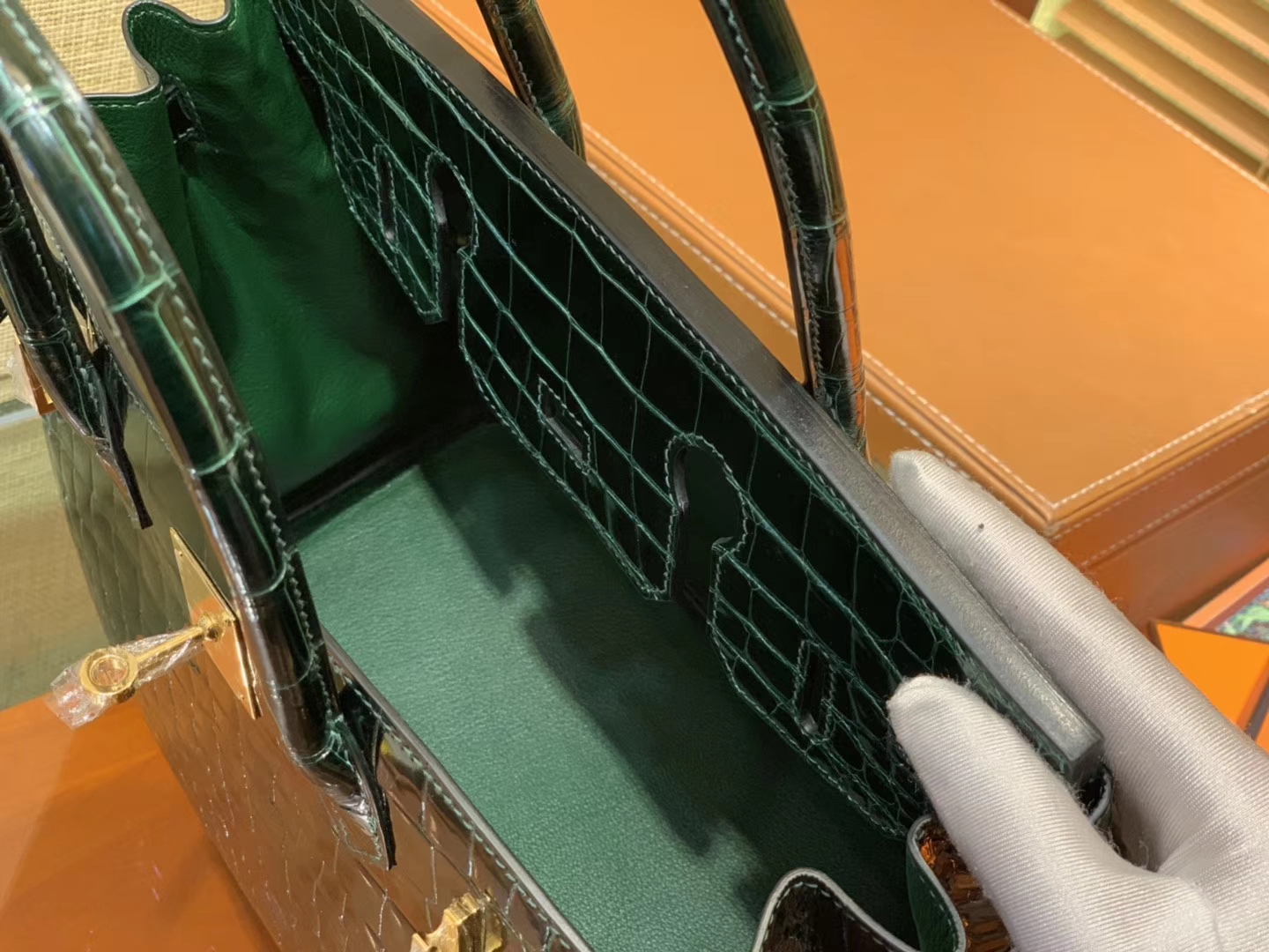 Hermès（爱马仕）Birkin铂金包 祖母绿 湾鳄 一级皮 倒V 进口原料 顶级手缝工艺 30cm