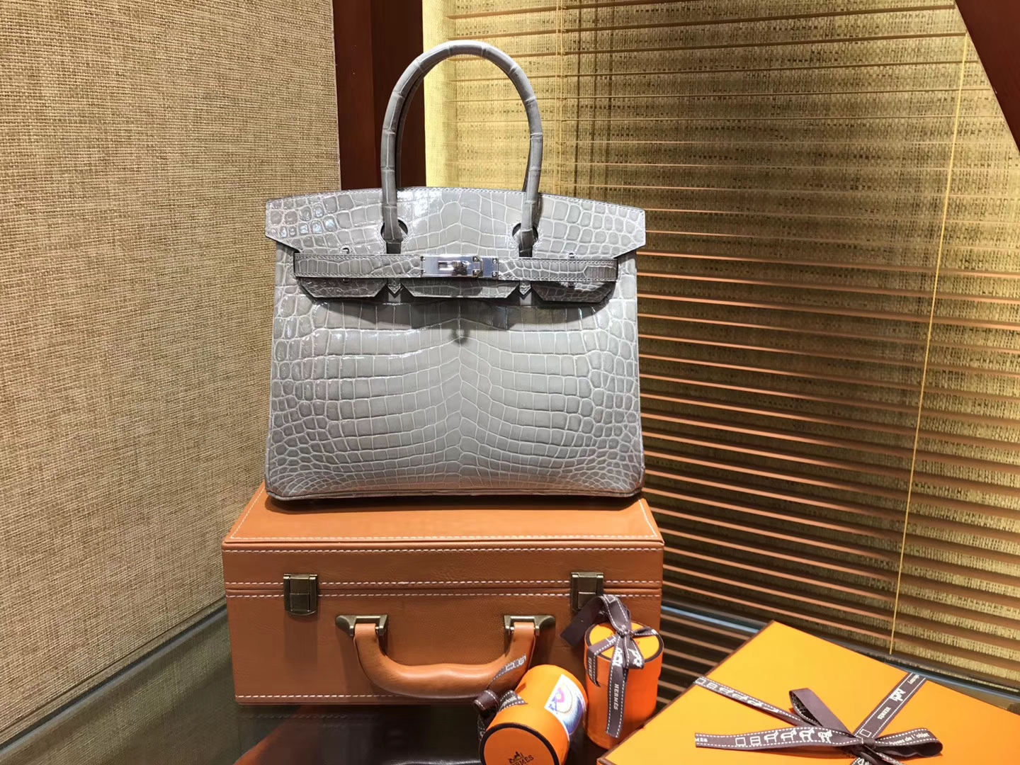 Hermès（爱马仕）Birkin铂金包 斑鸠灰 一级皮 尼罗鳄鱼 进口原料 顶级手缝工艺 银扣 30cm