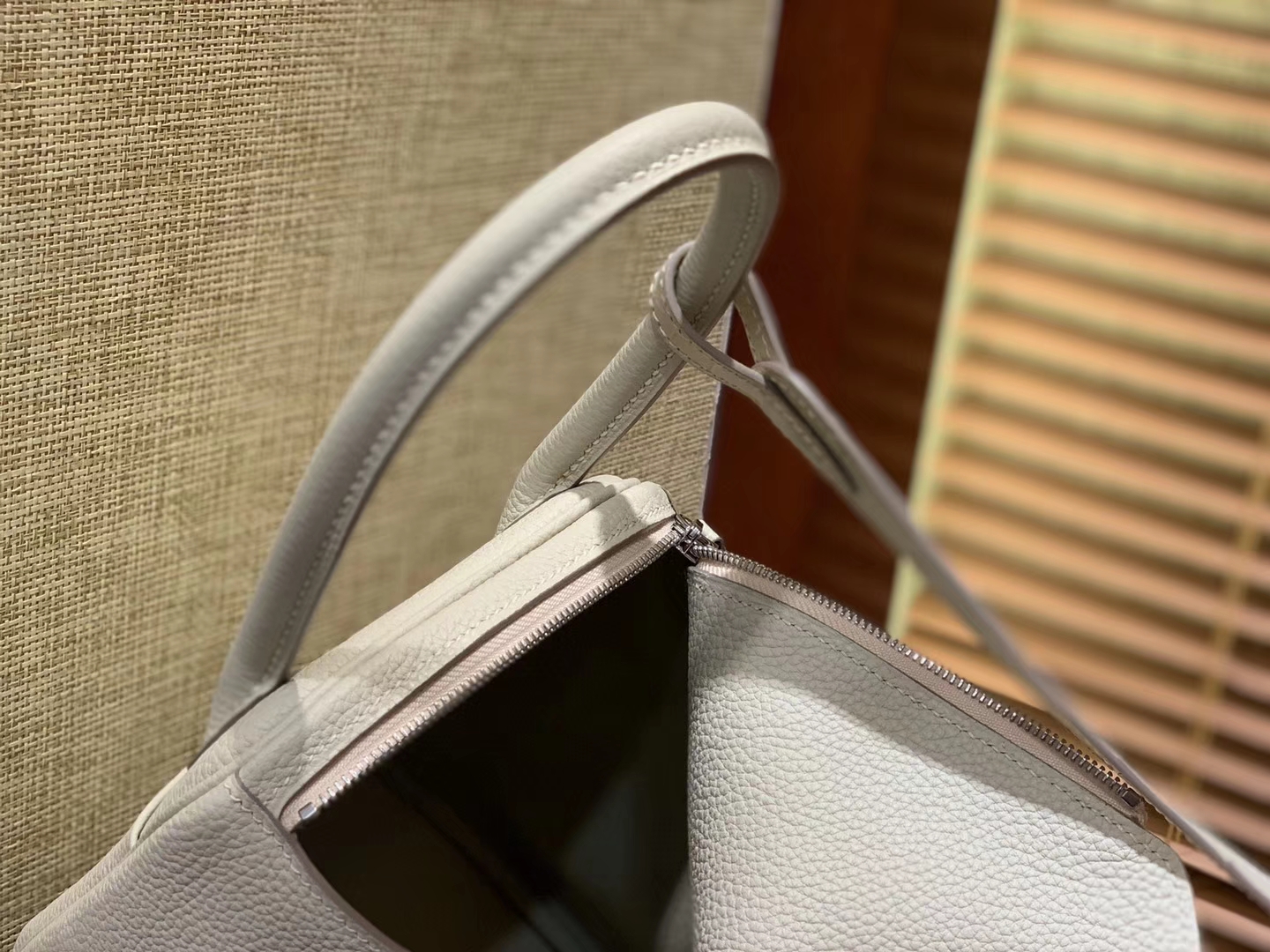 Hermès（爱马仕）Lindy 26cm 奶昔白 鳄鱼皮拼togo牛皮 顶级手工缝制 银扣