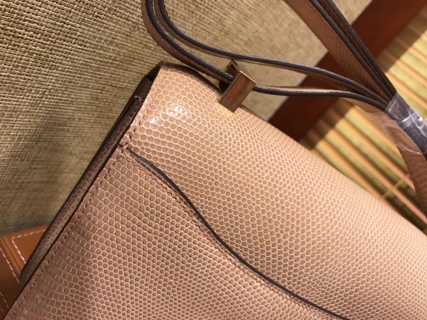 Hermès（爱马仕）Constance 23cm 裸粉色 蜥蜴皮 顶级手缝工艺 金扣