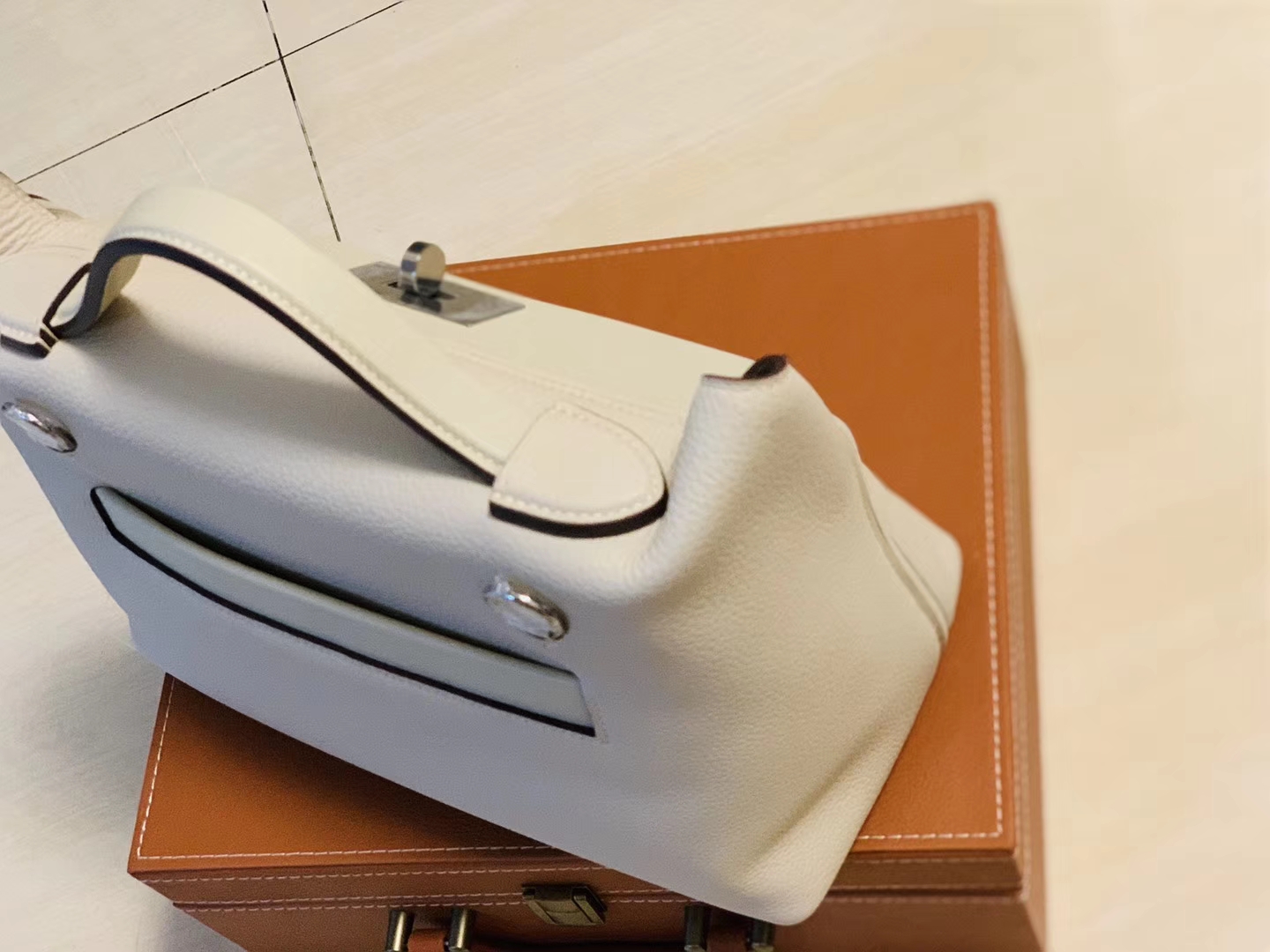 Hermès（爱马仕）Kelly-2424 奶昔白 原厂御用顶级小牛皮拼Swift皮 togo 金扣 29cm