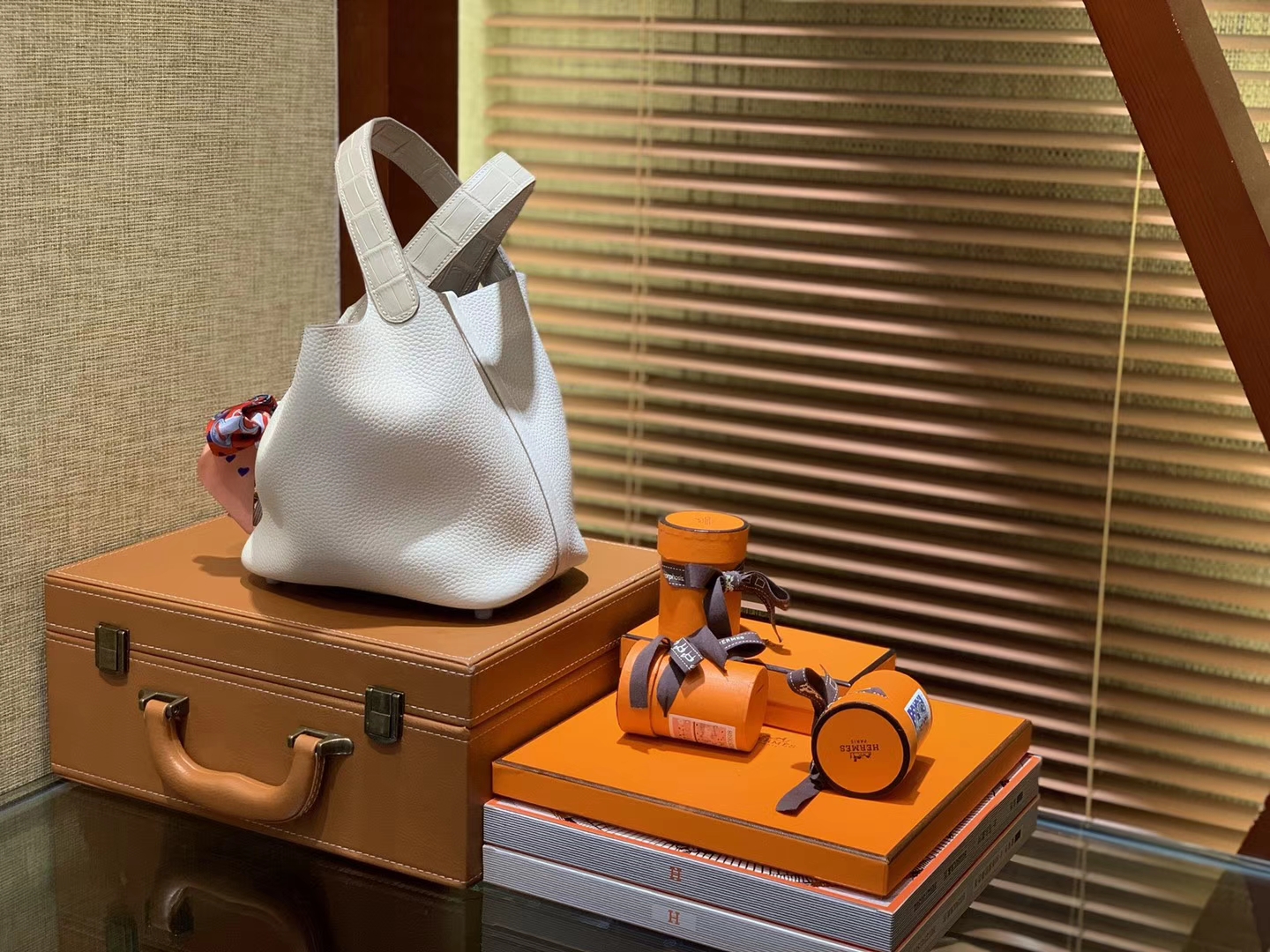 Hermès（爱马仕）Piction菜篮包 奶昔白 Togo牛皮 拼鳄鱼 进口原料 全手工缝制 银扣 22cm