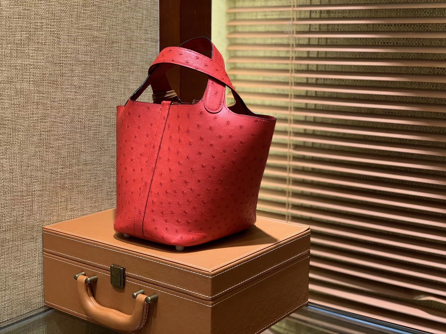 Hermès（爱马仕）Piction 18cm 心红色 最新红色系 南非进口鸵鸟 金扣