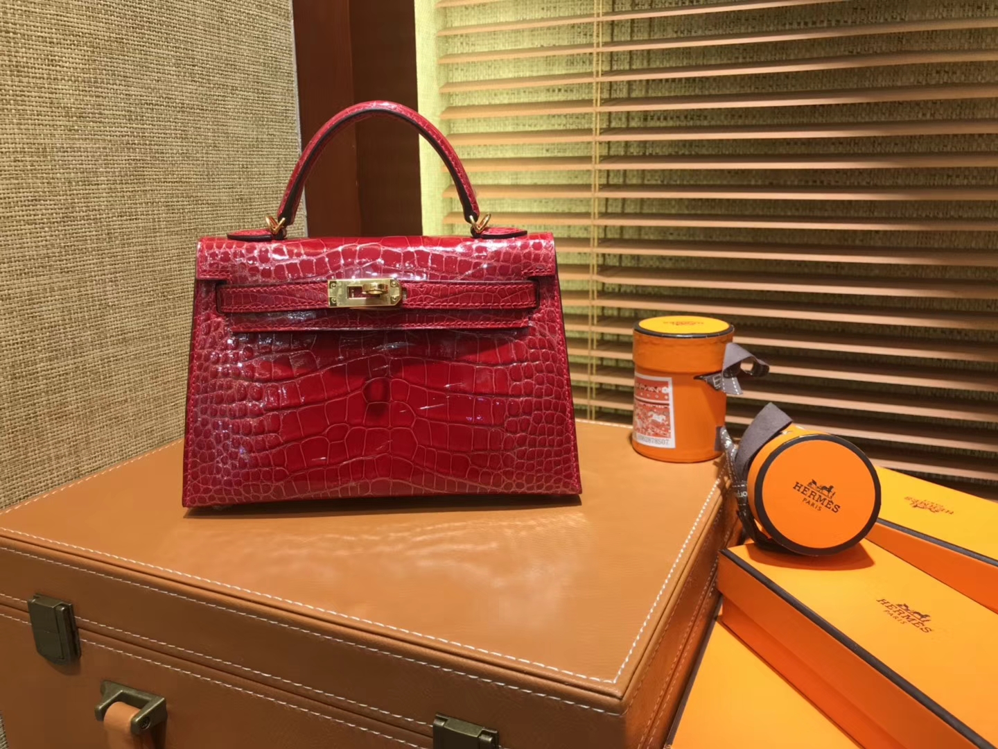 Hermès（爱马仕）MiniKelly 迷你凯莉 大红色 一级美洲鳄鱼皮 顶级手缝蜡线 金扣 19cm 2代
