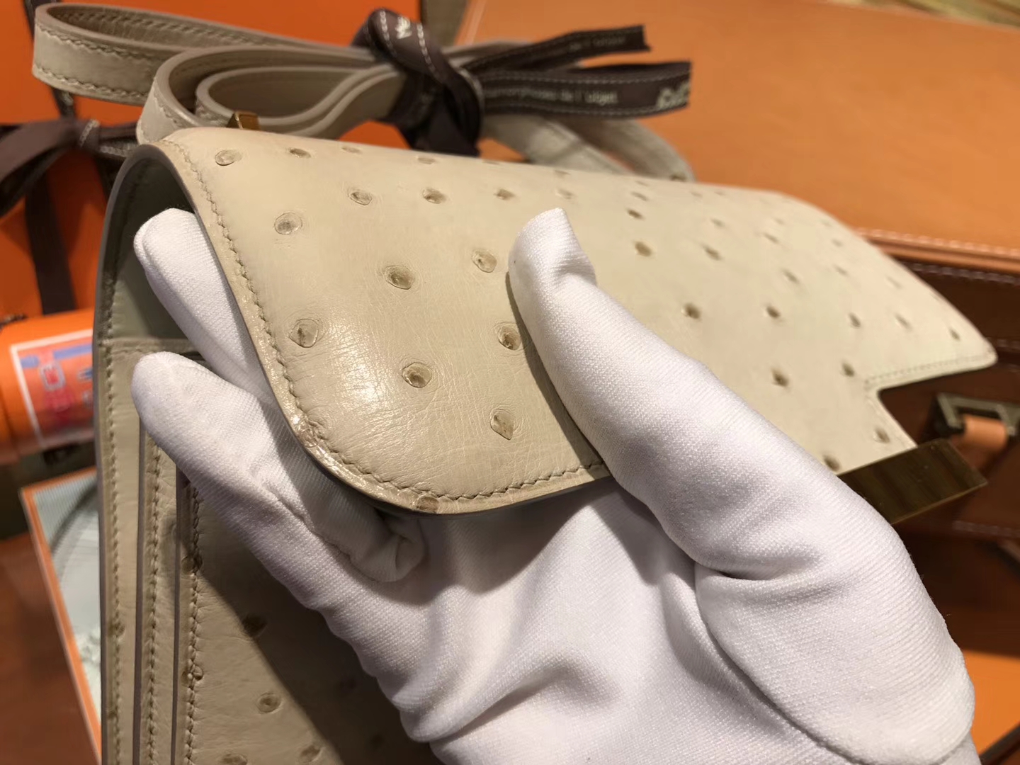 Hermès（爱马仕）Constance 18cm 羊毛白 南非进口鸵鸟 KK级别 顶级全手工 金扣