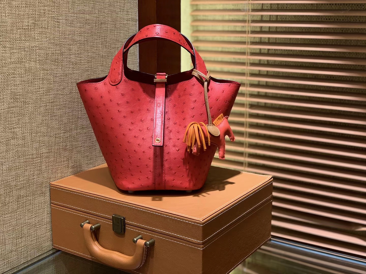 Hermès（爱马仕）Piction 18cm 心红色 最新红色系 南非进口鸵鸟 金扣