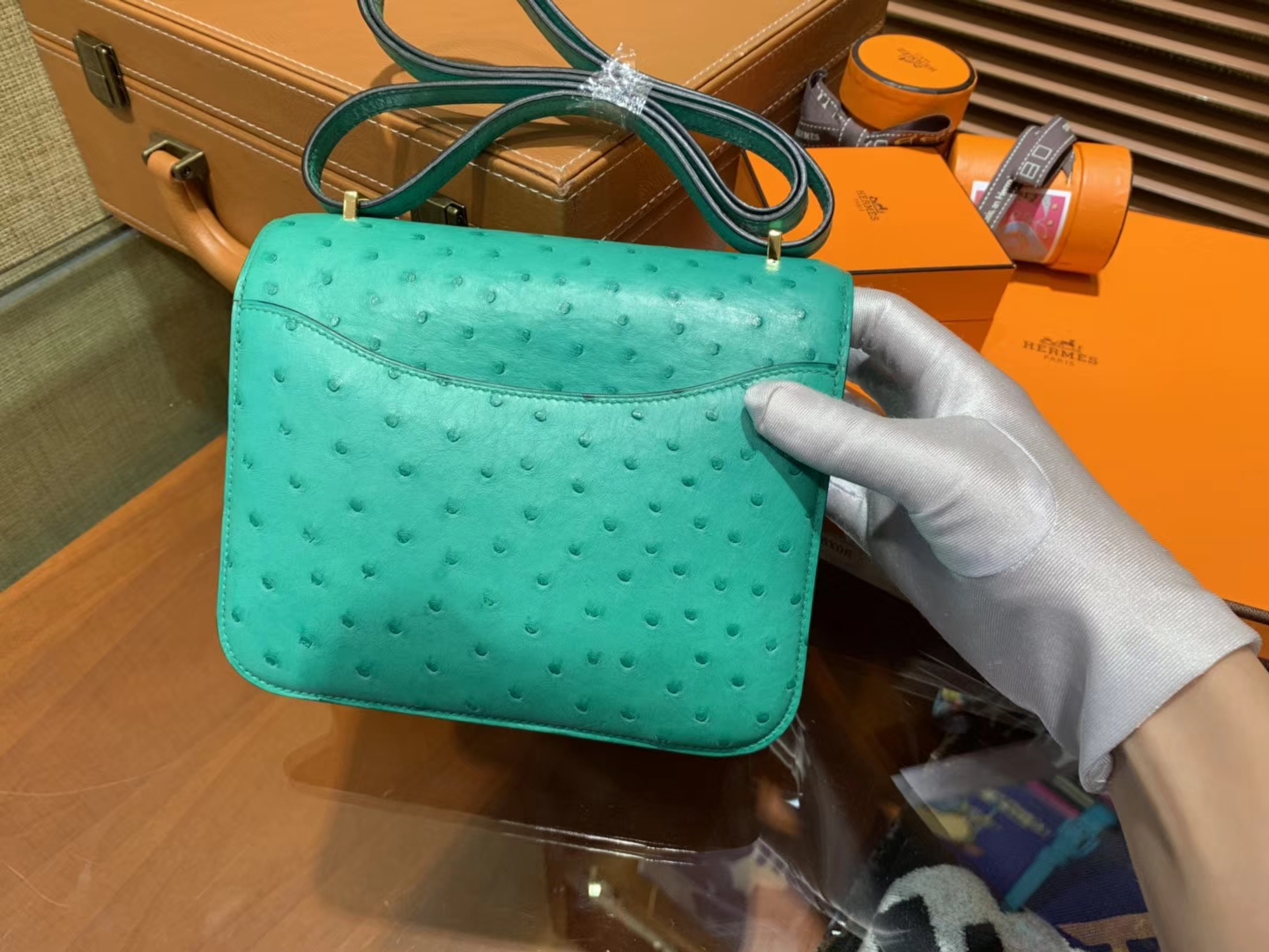 Hermès（爱马仕）Constance空姐包 湖水绿 南非KK鸵鸟 顶级手缝工艺 金扣 银扣 18cm