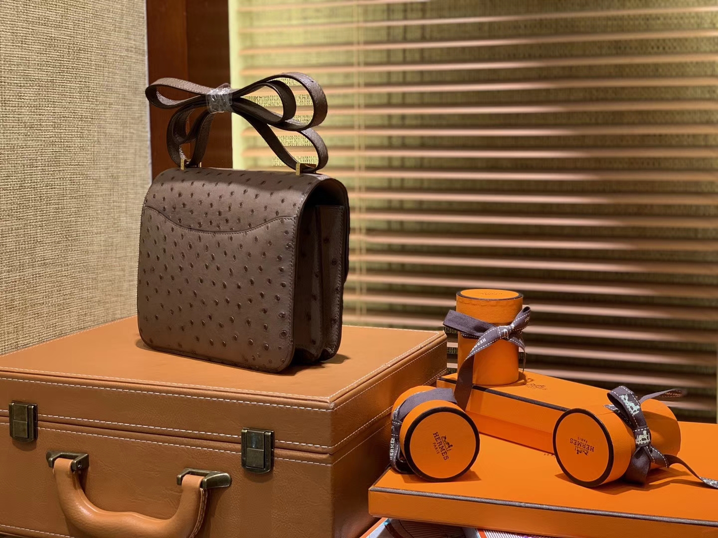 Hermès（爱马仕）Constance空姐包 巧克力 南非KK鸵鸟 顶级手缝工艺 金扣 18cm