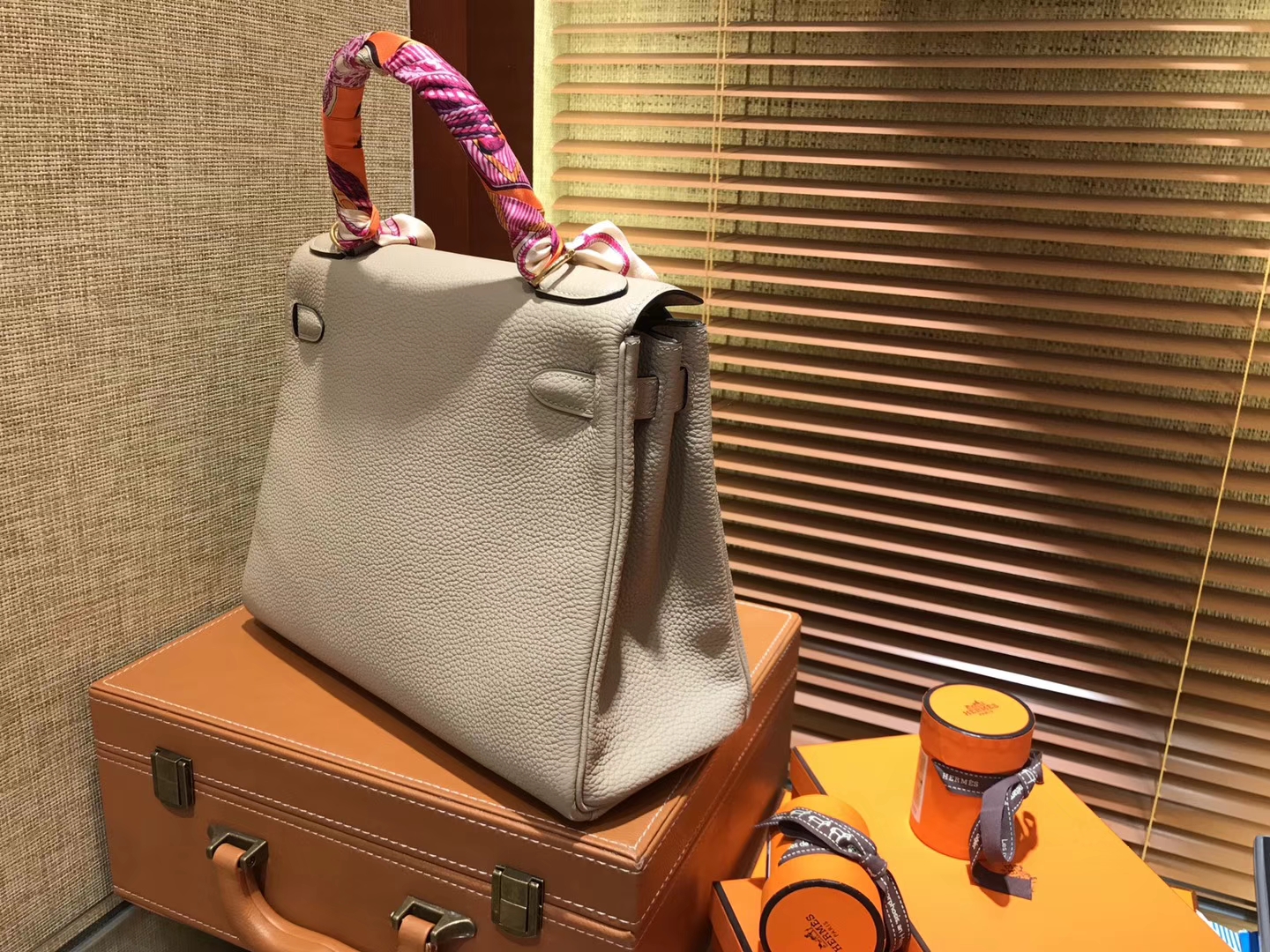 Hermès（爱马仕）Kelly凯莉包 togo小牛皮 斑鸠灰 进口原料 原版蜜蜡线 金扣 28cm