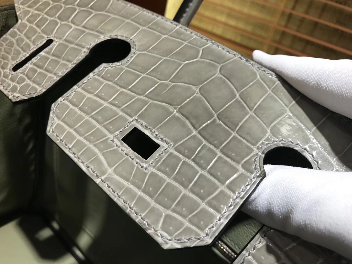 Hermès（爱马仕）Birkin铂金包 斑鸠灰 一级皮 尼罗鳄鱼 进口原料 顶级手缝工艺 银扣 30cm