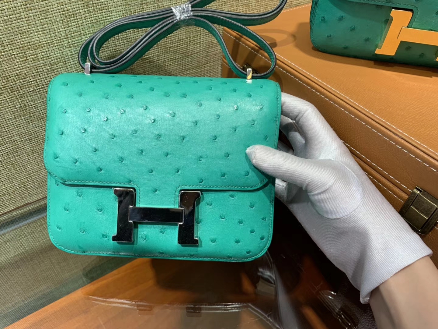 Hermès（爱马仕）Constance空姐包 湖水绿 南非KK鸵鸟 顶级手缝工艺 金扣 银扣 18cm