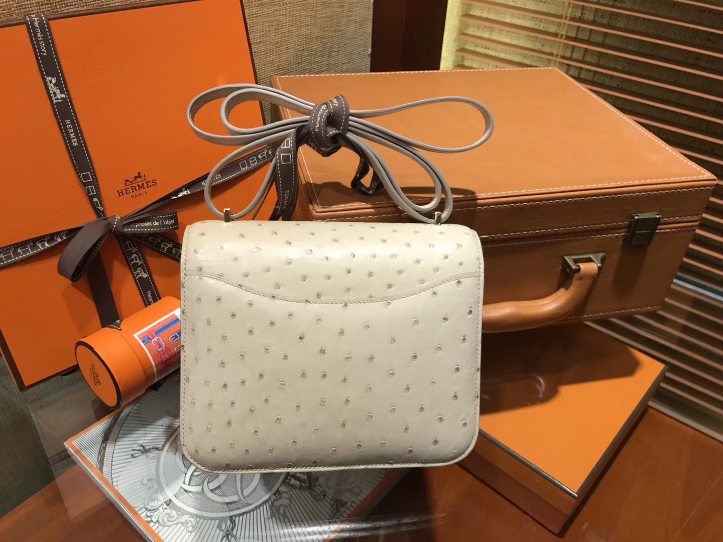 Hermès（爱马仕）Constance 18cm 羊毛白 南非进口鸵鸟 KK级别 顶级全手工 金扣