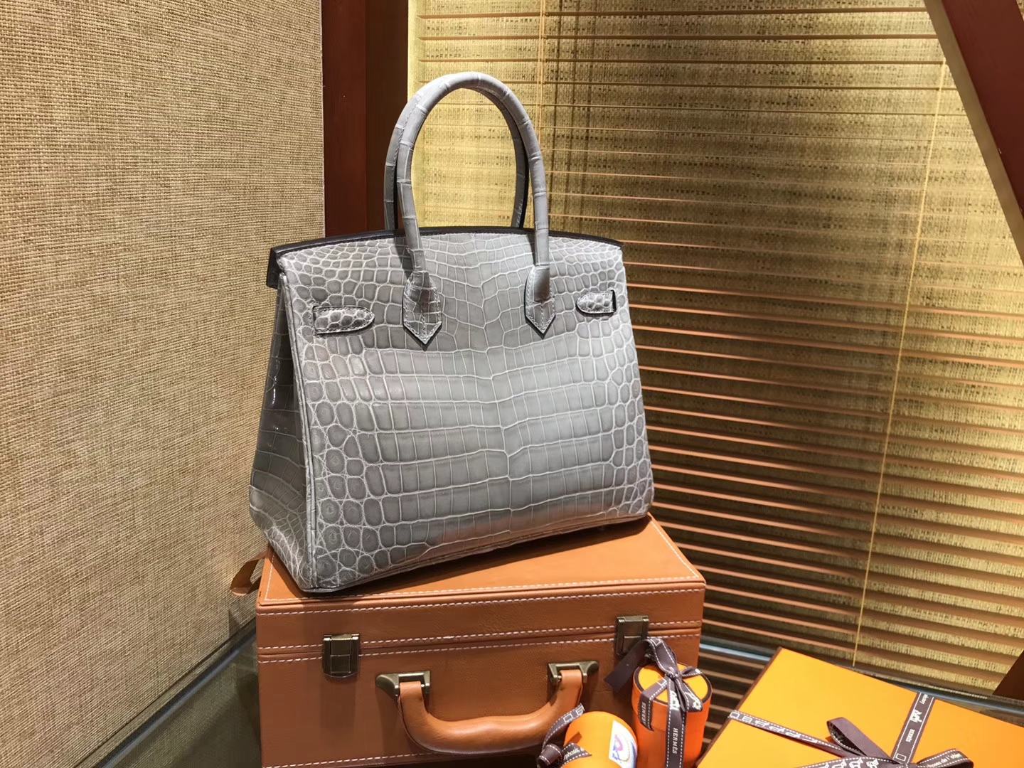 Hermès（爱马仕）Birkin铂金包 斑鸠灰 一级皮 尼罗鳄鱼 进口原料 顶级手缝工艺 银扣 30cm