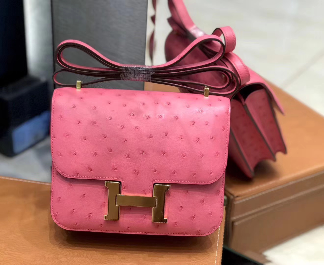 Hermès（爱马仕）Constance空姐包 樱花粉 南非进口鸵鸟皮 全手工缝制 18cm