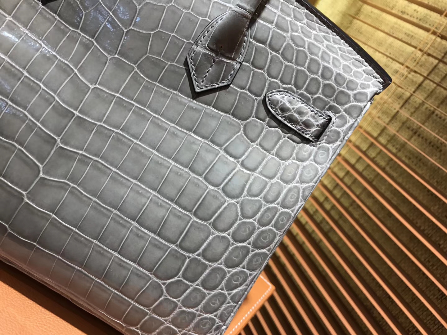 Hermès（爱马仕）Birkin铂金包 斑鸠灰 一级皮 尼罗鳄鱼 进口原料 顶级手缝工艺 银扣 30cm
