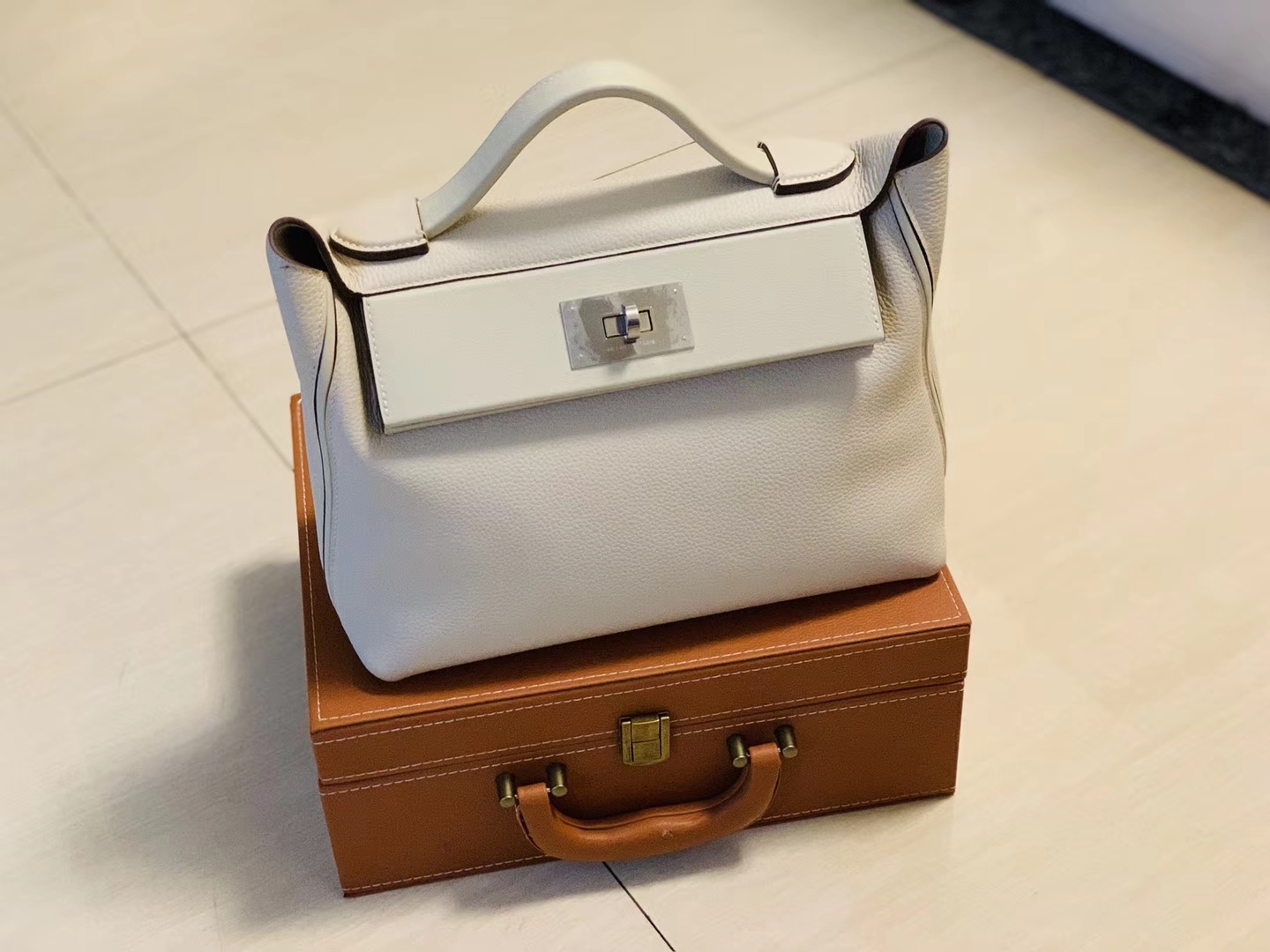 Hermès（爱马仕）Kelly-2424 奶昔白 原厂御用顶级小牛皮拼Swift皮 togo 金扣 29cm