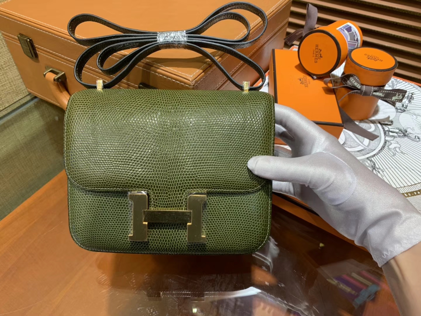 Hermès（爱马仕）Constance空姐包 橄榄绿 蜥蜴皮 顶级全手工缝制 金扣 18cm