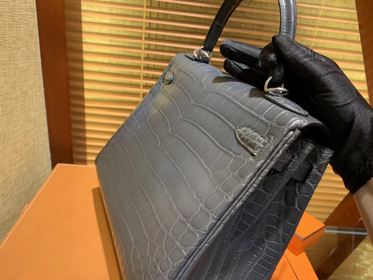 Hermès（爱马仕）Kelly 凯莉包 锡器灰 尼罗雾面 一级鳄鱼皮 顶级全手工缝制 银扣 28cm