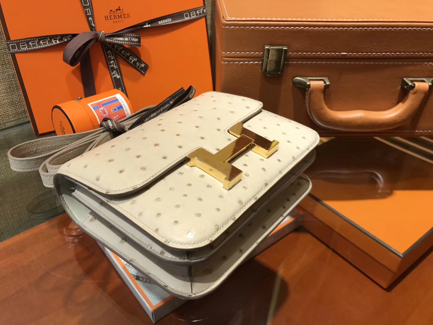 Hermès（爱马仕）Constance 18cm 羊毛白 南非进口鸵鸟 KK级别 顶级全手工 金扣
