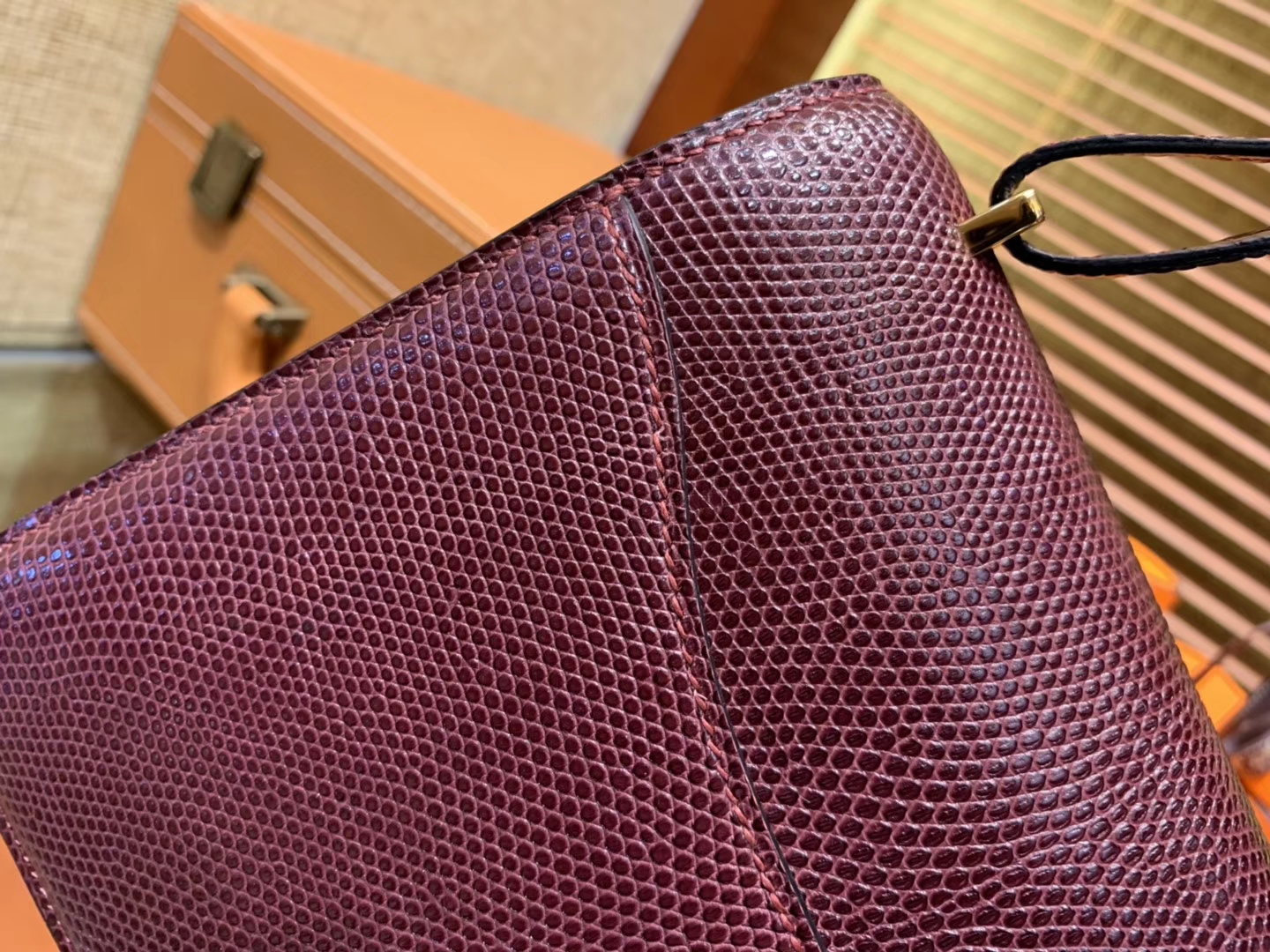 Hermès（爱马仕）Constance 18cm 波尔多酒红色 蜥蜴皮 顶级手缝工艺 金扣